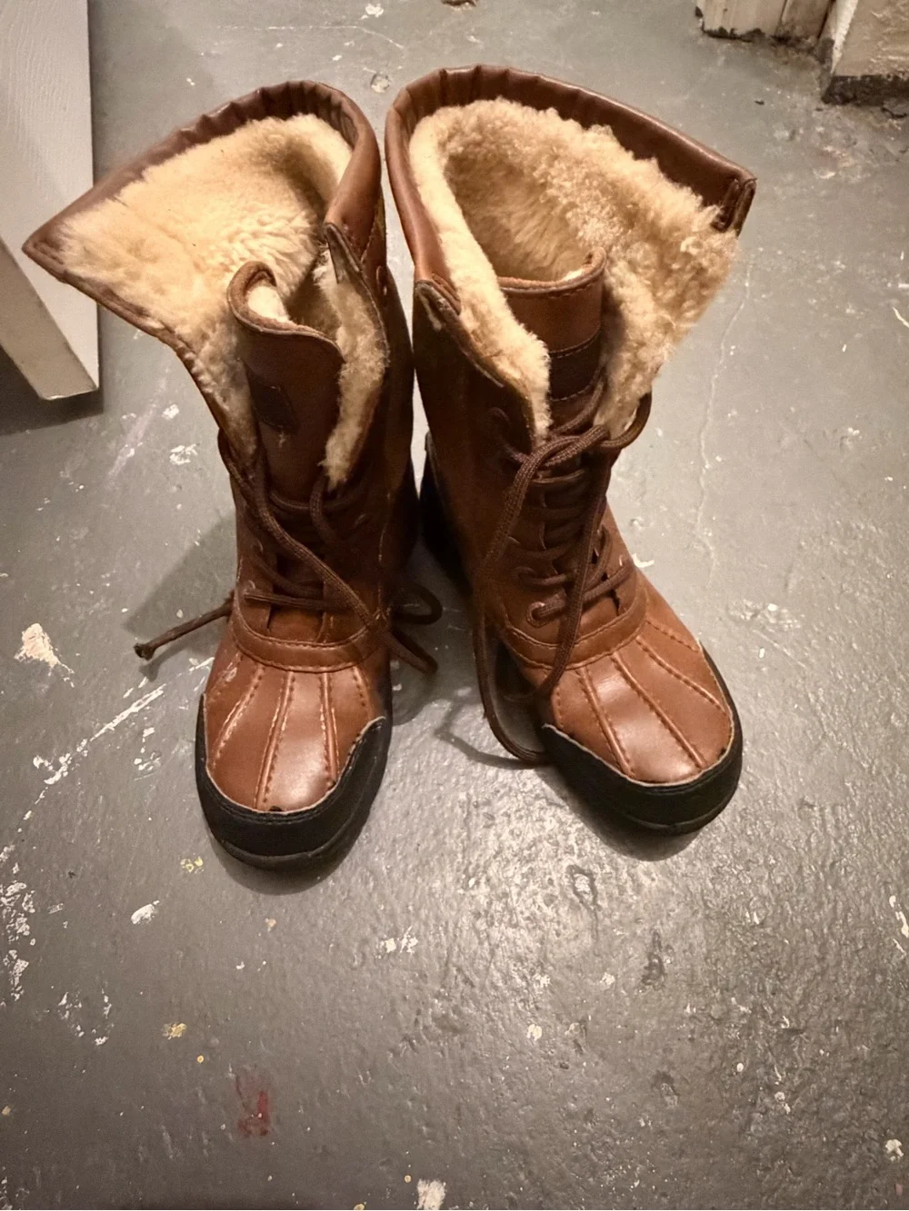 Ugg Kids 🧒 Brown Faux-Fur Lined Winter Lace-Up Boots